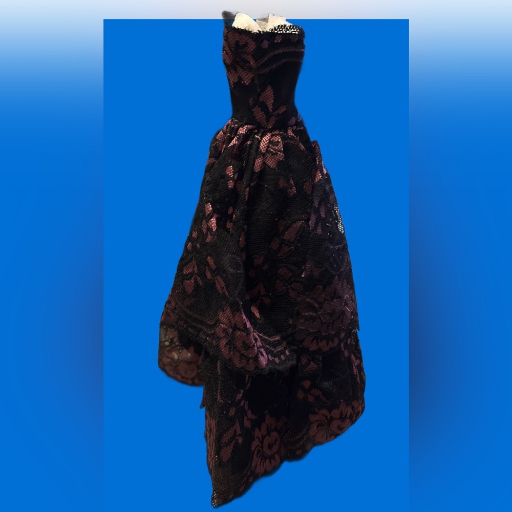 Gothic Mourning Gown for Dolls Elegant Black and Pink Lace Skirt - Picture 8 of 13